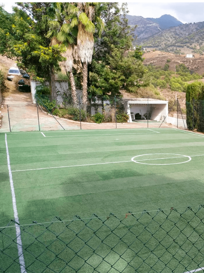 Instalacion-de-cesped-artificial-para-campo-de-futbol Instalacion-de-cesped-artificial-para-campo-de-futbol