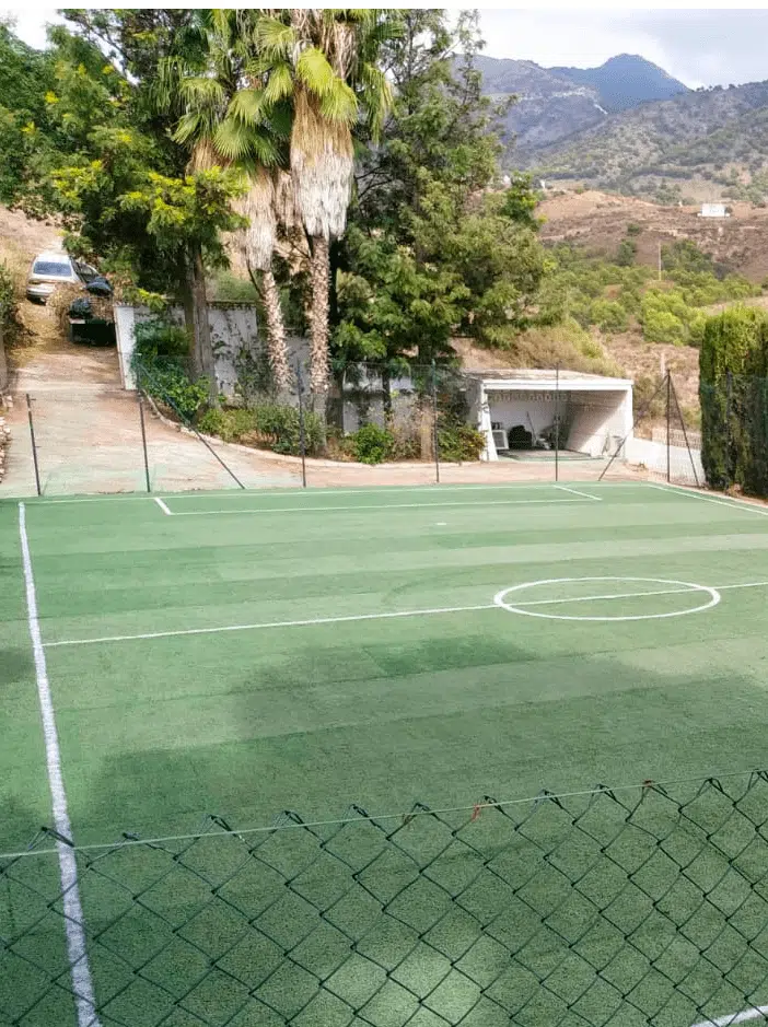 Instalacion-de-cesped-artificial-para-campo-de-futbol Instalacion-de-cesped-artificial-para-campo-de-futbol