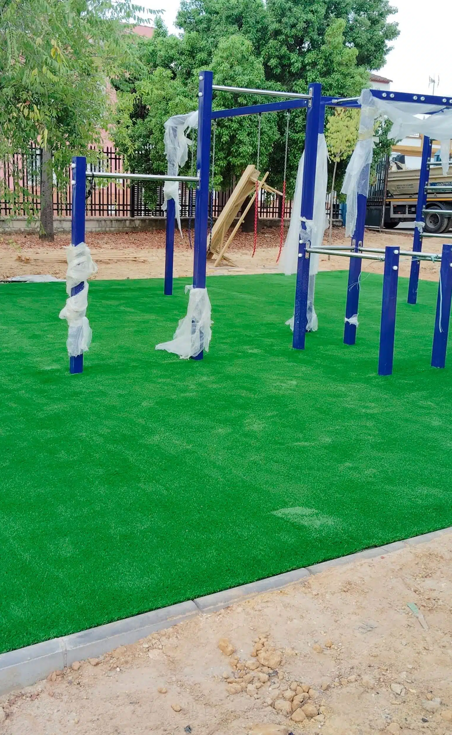 cesped-artificial-para-parques-infantiles-2 cesped-artificial-para-parques-infantiles-2